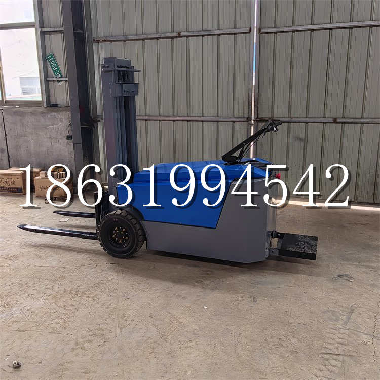 香格里拉市全电动叉车插腿式堆高车液压装卸车1.5吨升高小型站驾式铲车